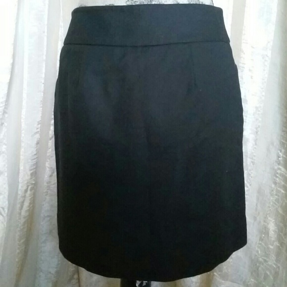 Ann Taylor LOFT Women's Black Skirt - Picture 3 of 5